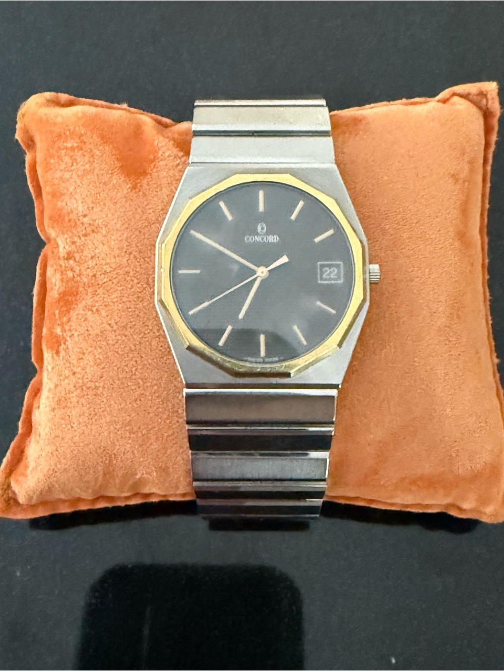 Vintage Concord Mariner SG
15-78-117 18K Gold Bezel
Stainless Steel Men's Watch
